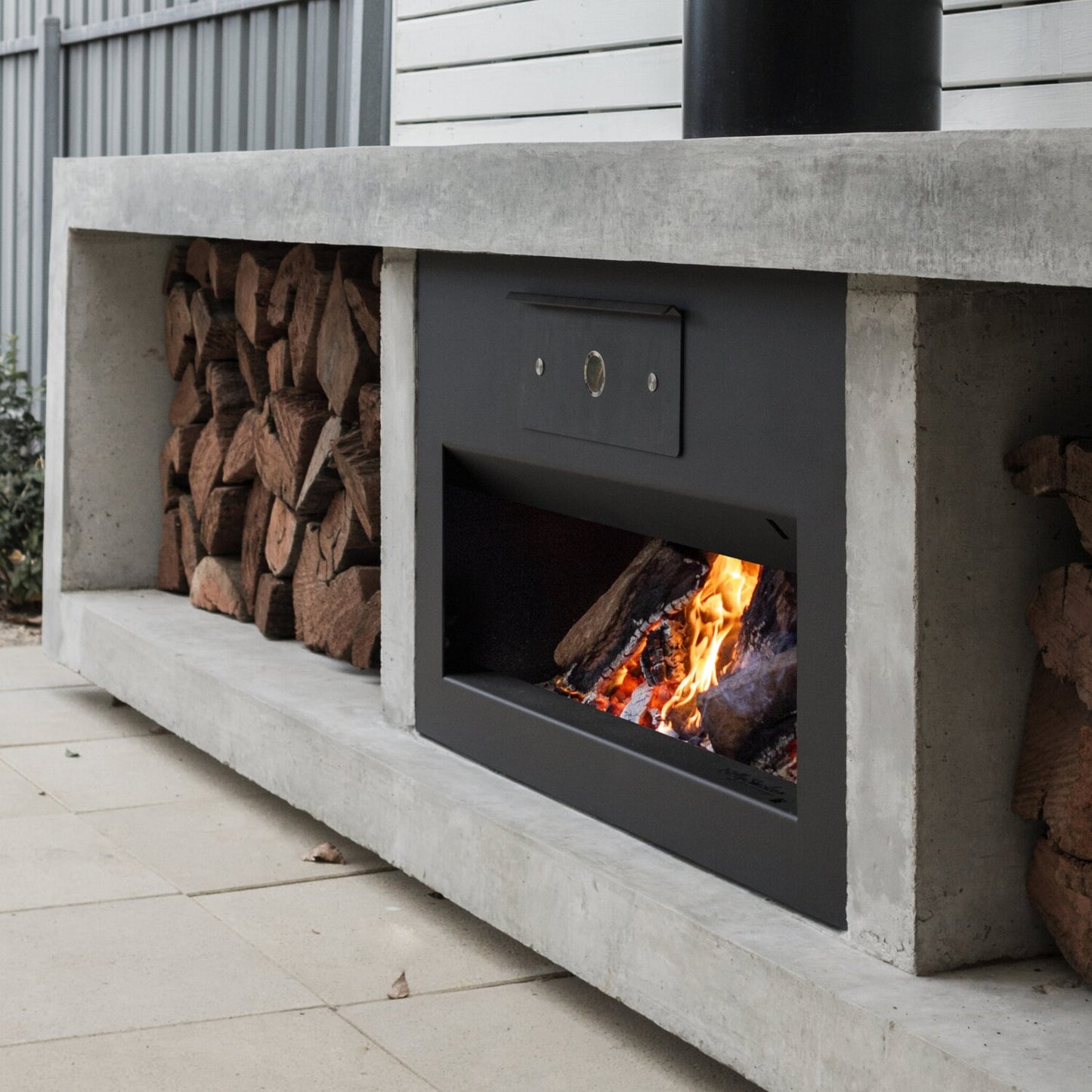 CHEF Billy smoker fireplace - The Woodfired Co