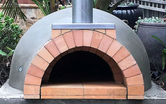 Wood fired pizza oven, bricks wood fired oven