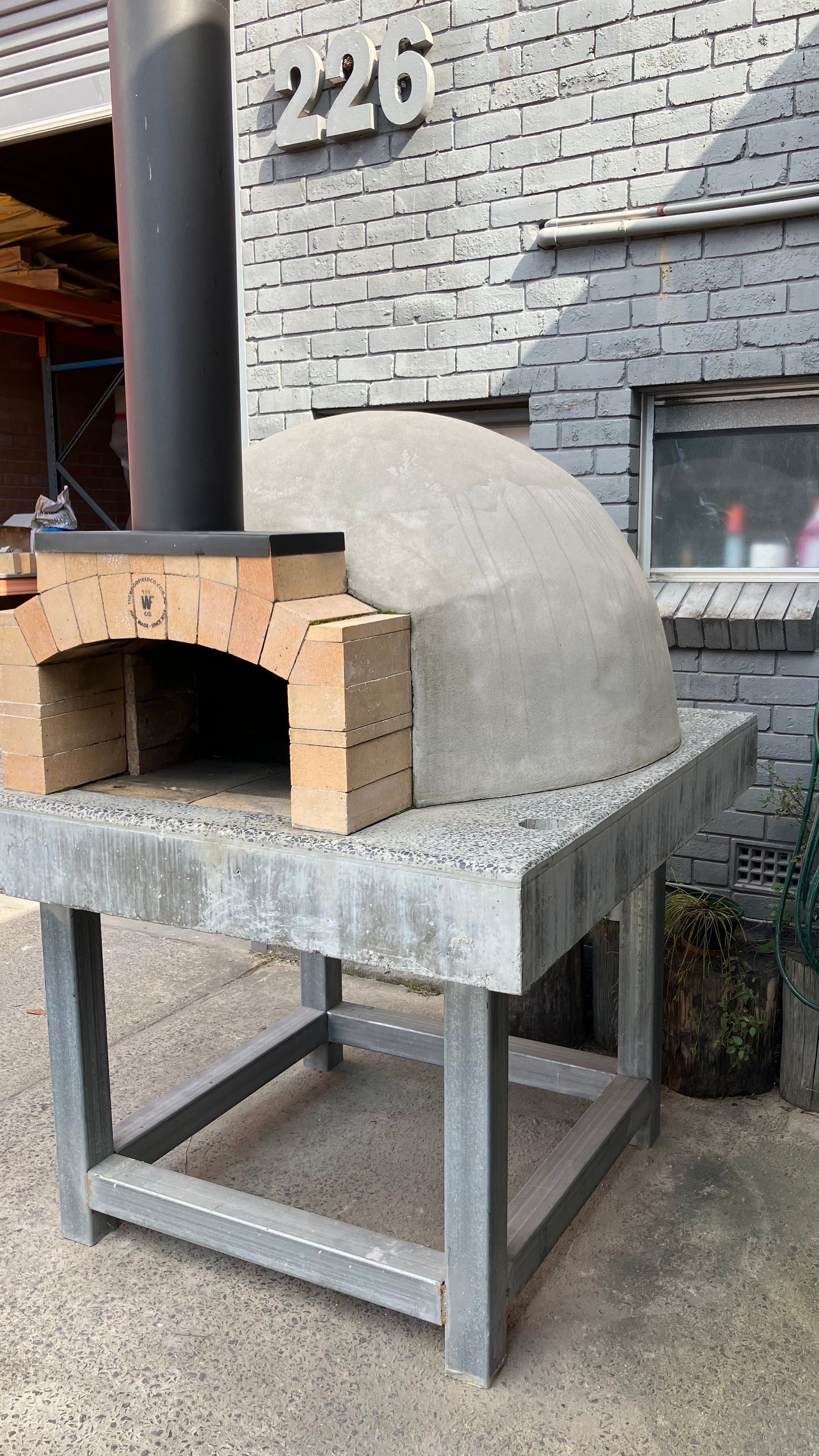 Brick dome 1000mm Oven display wood fired - The Woodfired Co